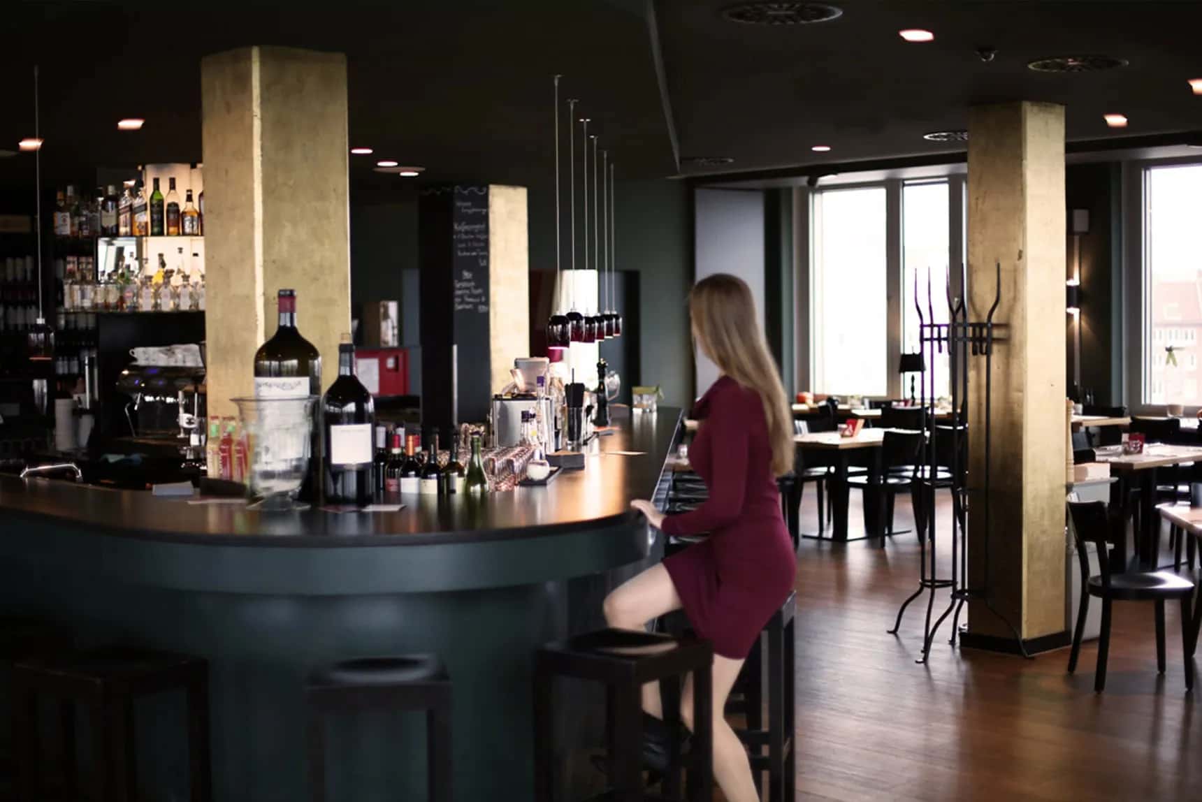 Interior eines Restaurants — Material als Geste.